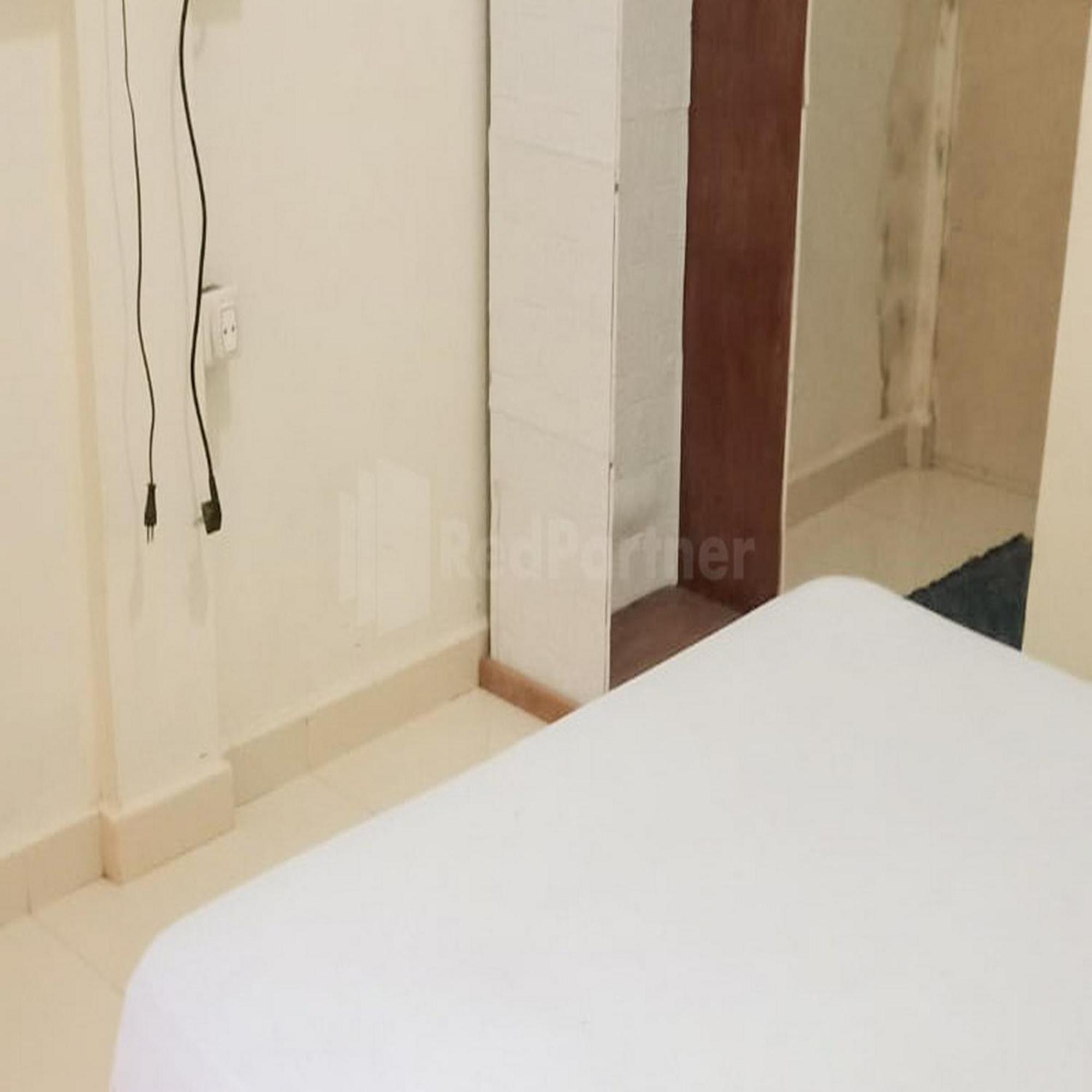 Wisma Pinggir Mitra Reddoorz Tanjung Pinang Exterior foto