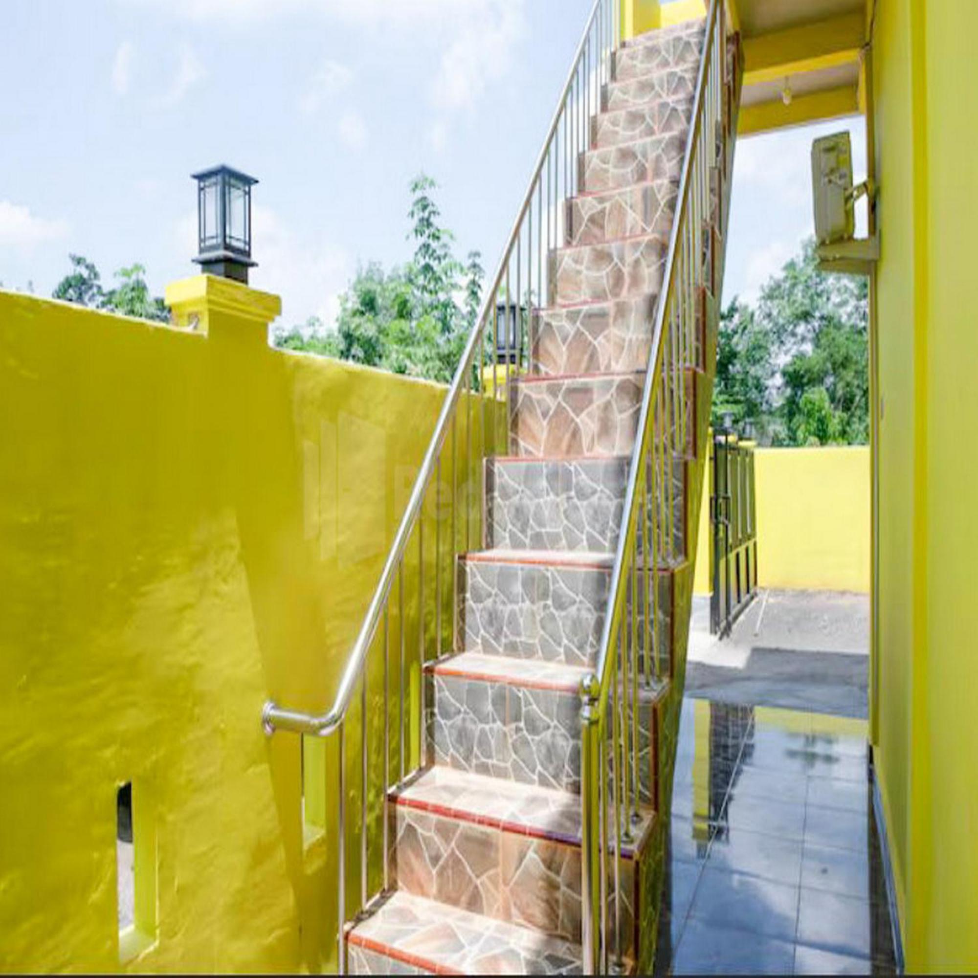 Wisma Pinggir Mitra Reddoorz Tanjung Pinang Exterior foto
